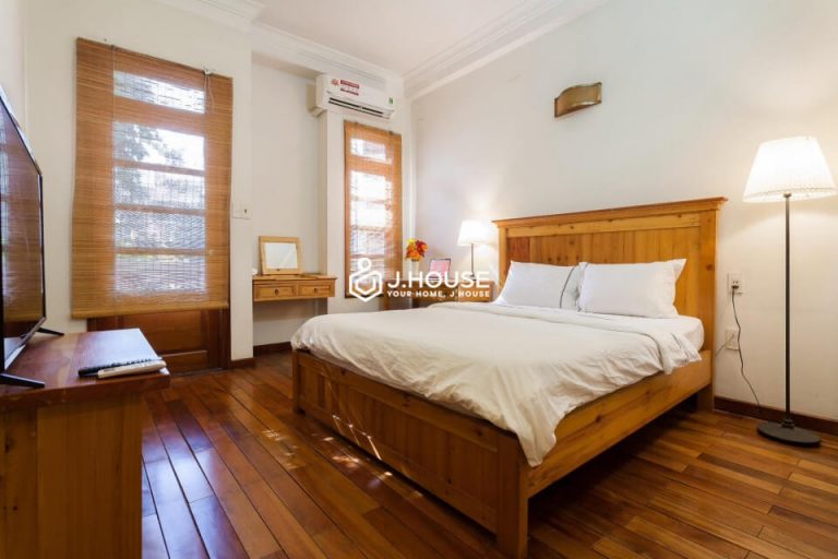 Apartment for rent on Tran Huu Trang street, Phu Nhuan District, HCMC