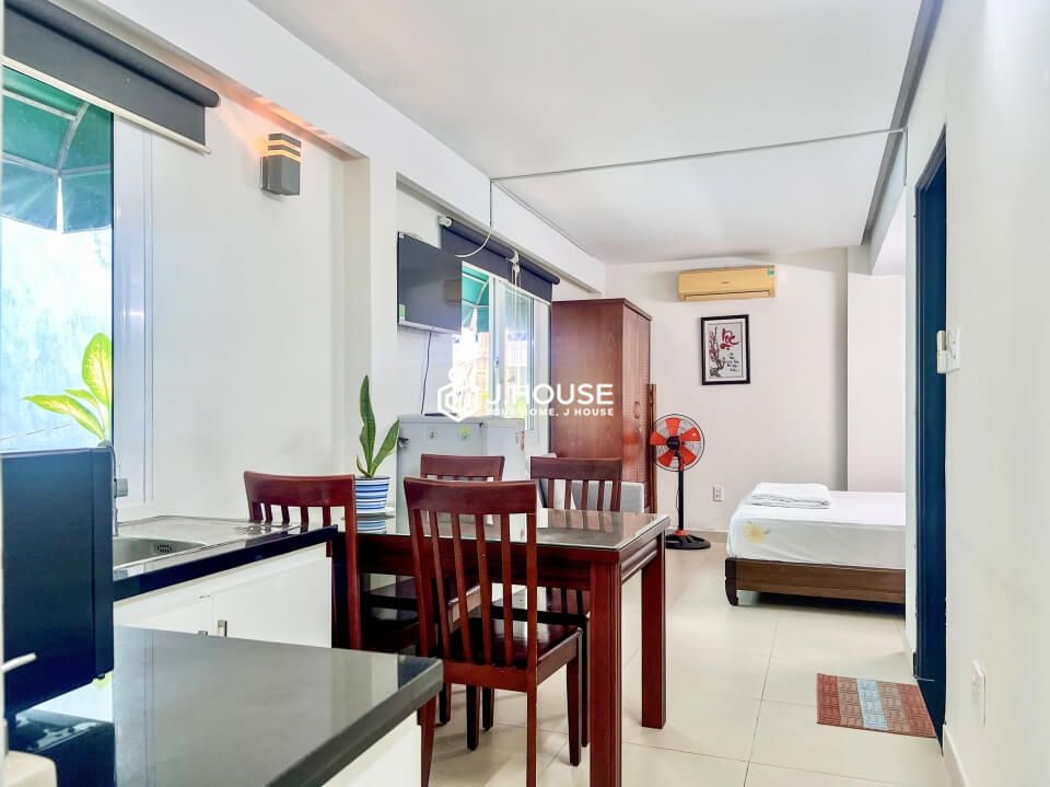 Apartment for rent with lots of natural light near the park in District 1, HCMC-2