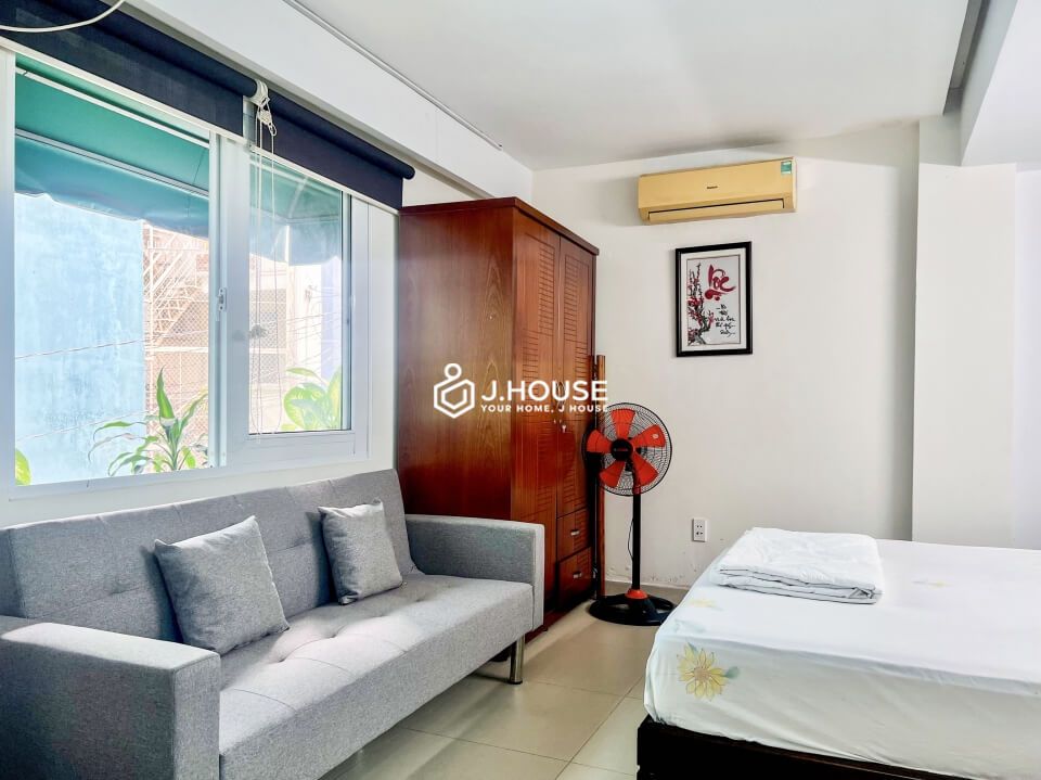 Apartment for rent with lots of natural light near the park in District 1, HCMC-4