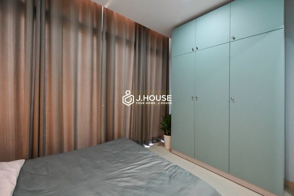 Fully furnished apartment for rent with balcony in District 1, HCMC-5