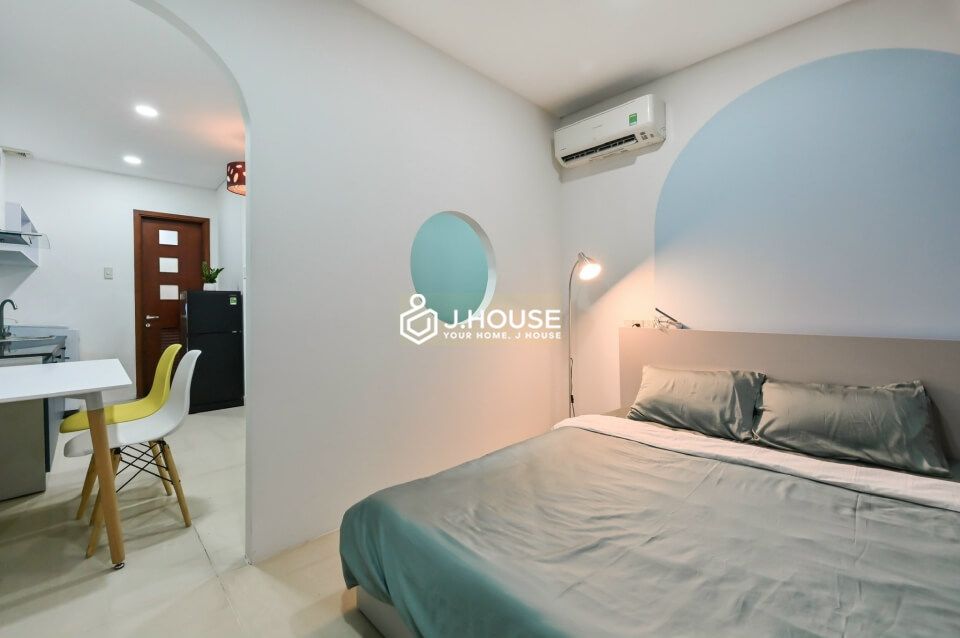 Fully furnished apartment for rent with balcony in District 1, HCMC-6