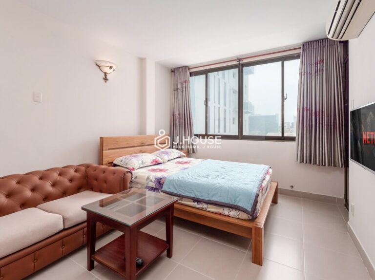 Bright 1 bedroom apartment for rent with balcony in District 1, HCMC