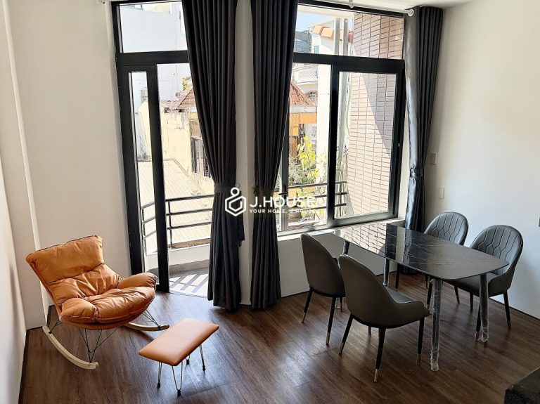 Spacious 1 bedroom apartment for rent next to the park in District 3, HCMC