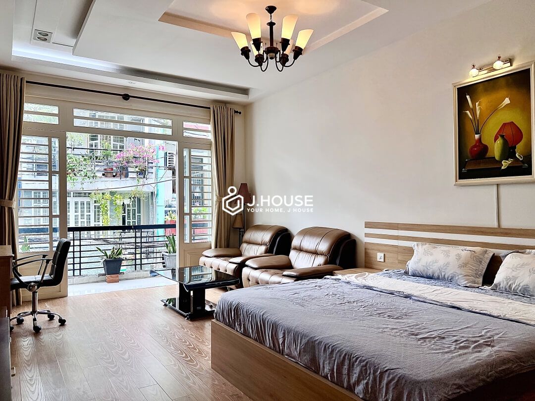 Apartment for rent with balcony in District 1, HCMC