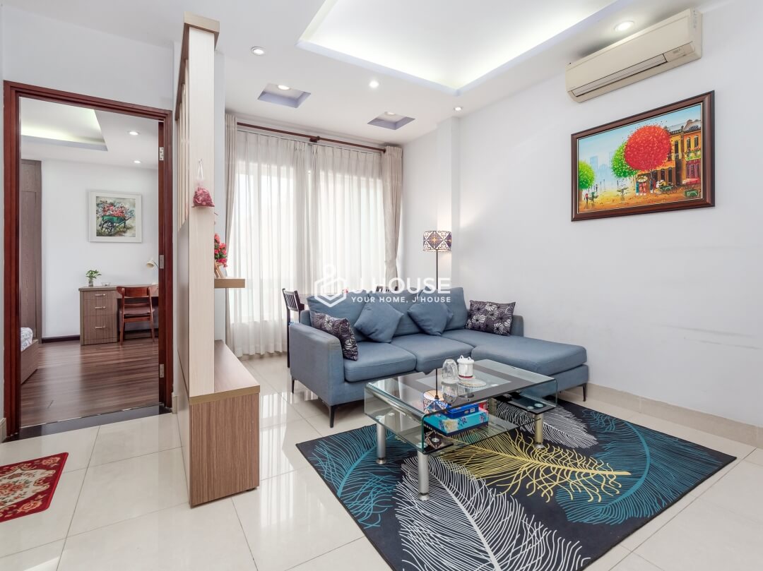 Bright 1-bedroom apartment for rent in District 1, HCMC