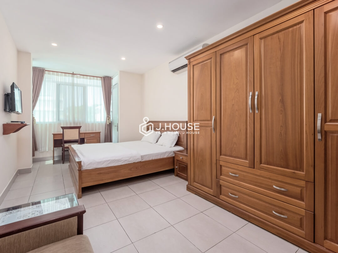 Comfortable 1-bedroom apartment for rent in District 1, HCMC