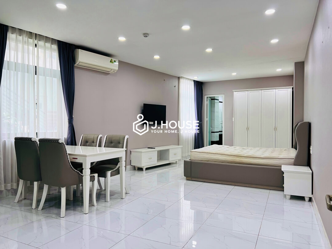 Spacious and bright apartment for rent next to Hong Bang University, Binh Thanh District