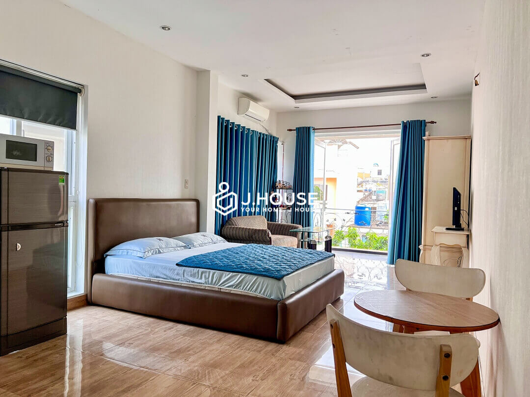 Studio apartment for rent with balcony at T-H Apartment, District 3, HCM