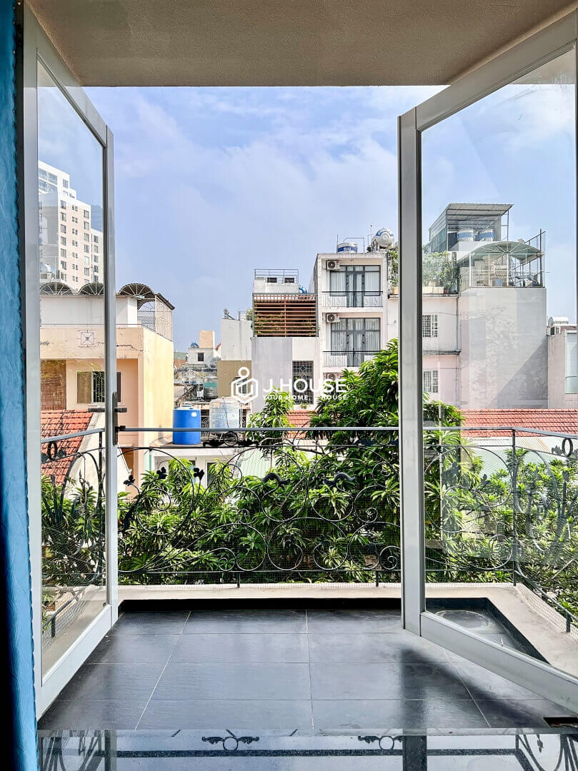 Studio apartment for rent with balcony at T-H Apartment, District 3, HCM