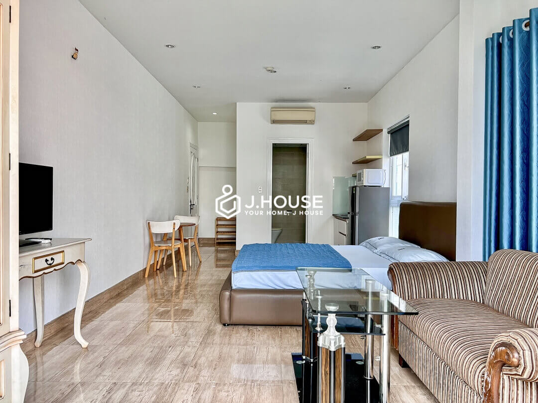 Studio apartment for rent with balcony at T-H Apartment, District 3, HCM