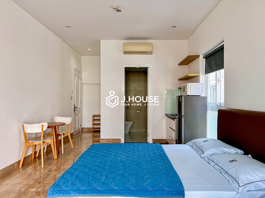 Studio apartment for rent with balcony at T-H Apartment, District 3, HCM