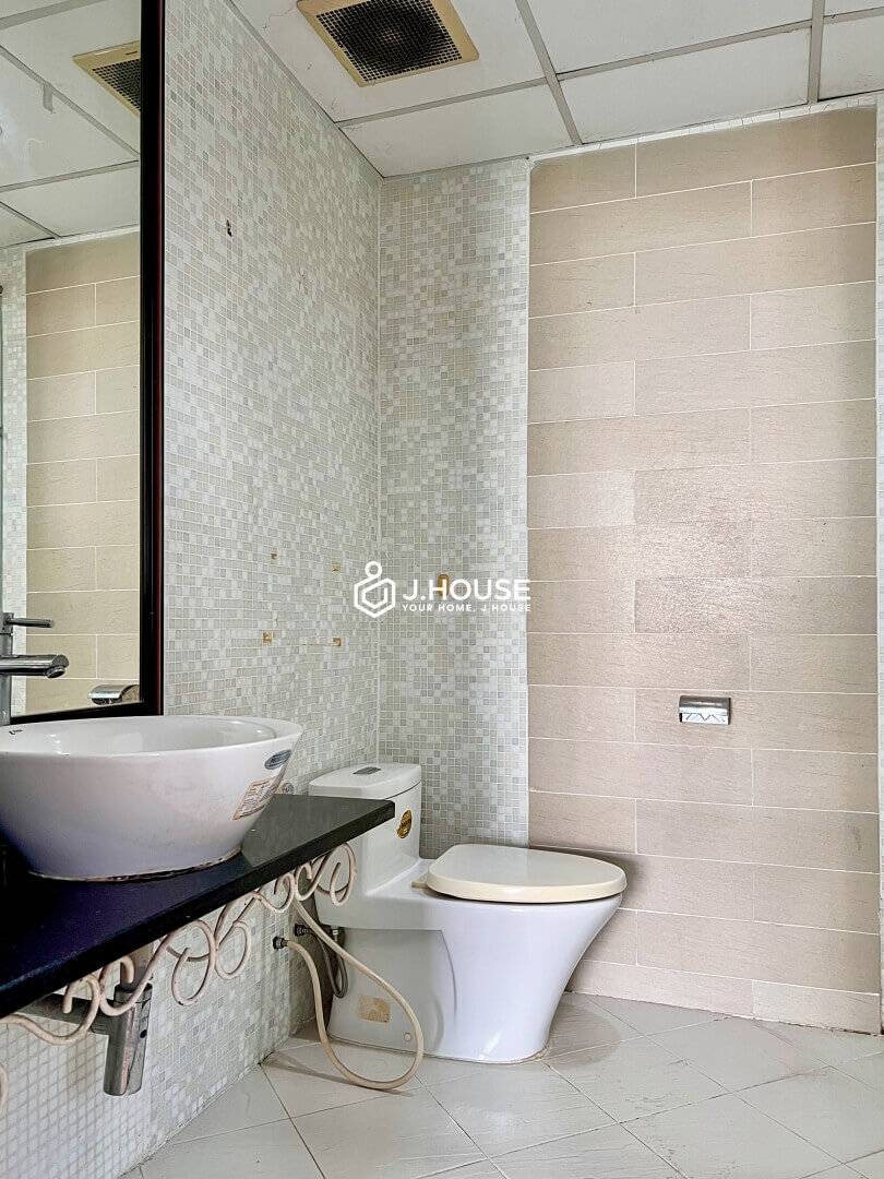 Studio apartment for rent with balcony at T-H Apartment, District 3, HCM