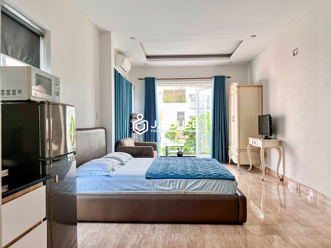 Studio apartment for rent with balcony at T-H Apartment, District 3, HCM