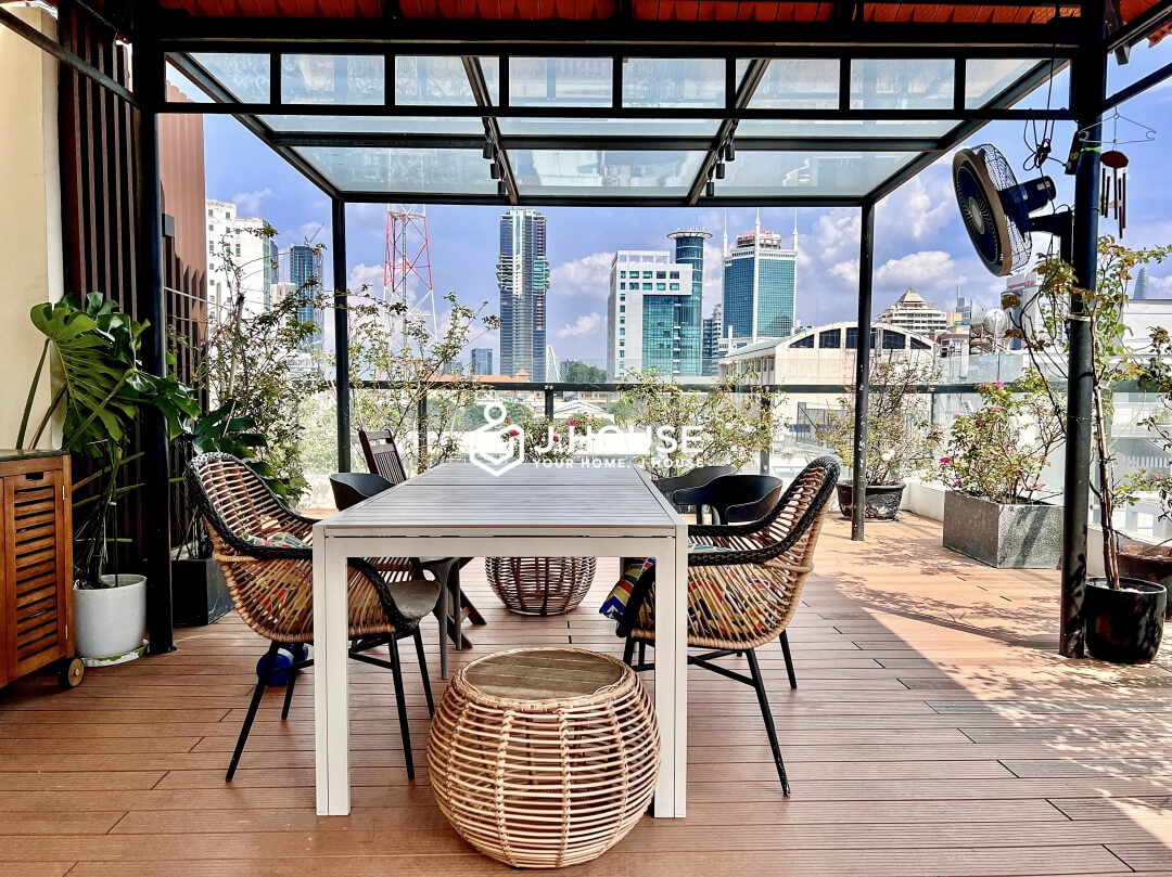 Rent spacious and cosy 1 bedroom apartment in District 1, HCMC