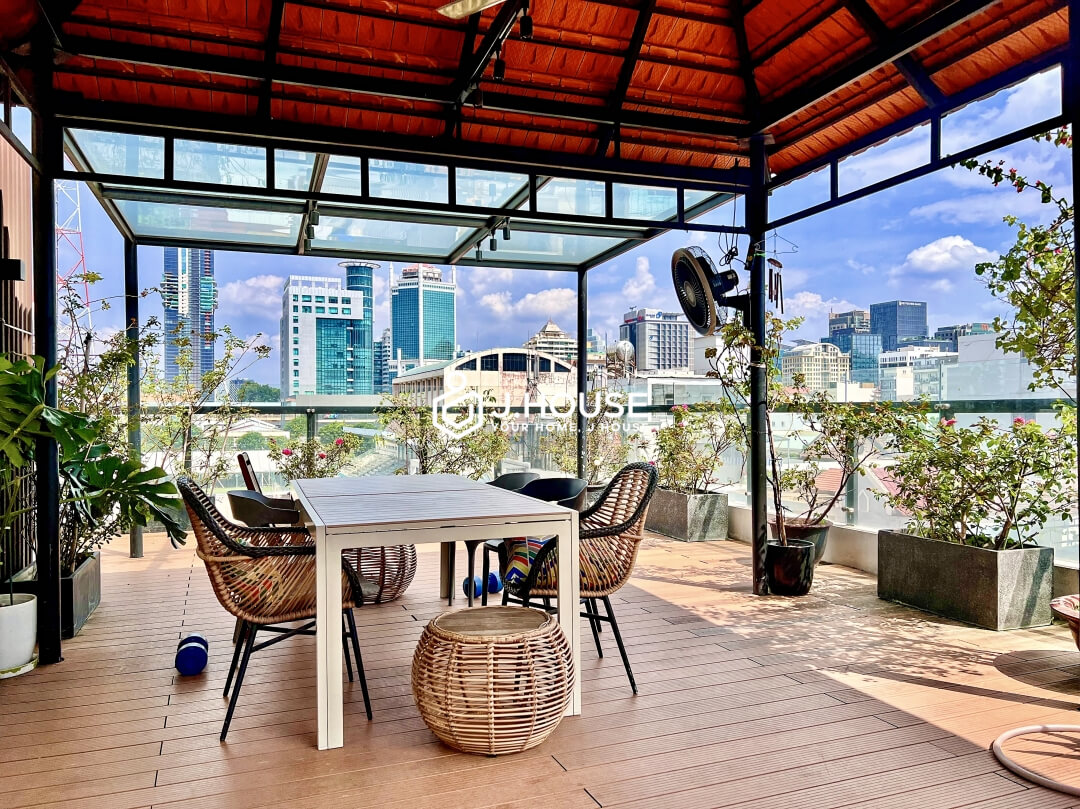 Rent spacious and cosy 1 bedroom apartment in District 1, HCMC