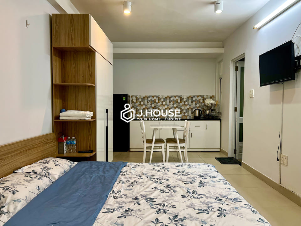 Affordable apartment for rent near park in District 1, HCMC