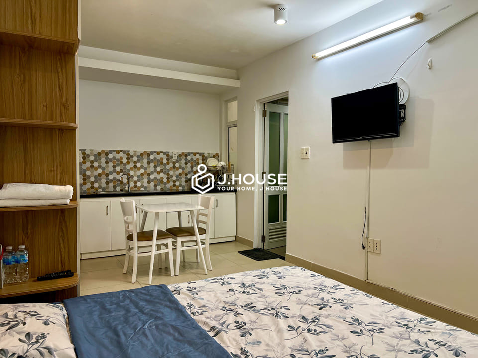 Affordable apartment for rent near park in District 1, HCMC