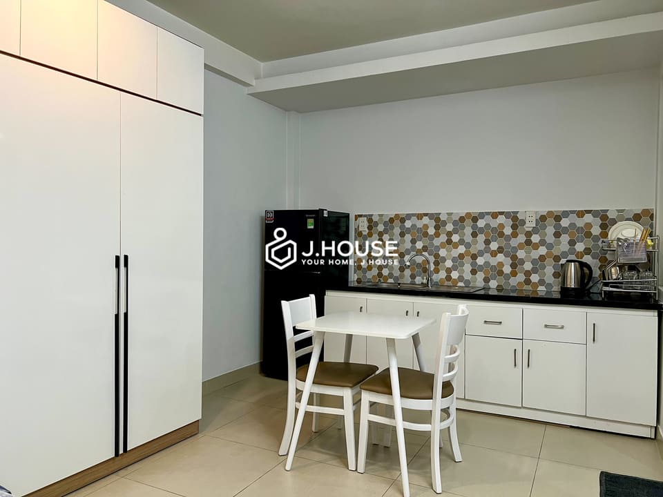 Affordable apartment for rent near park in District 1, HCMC