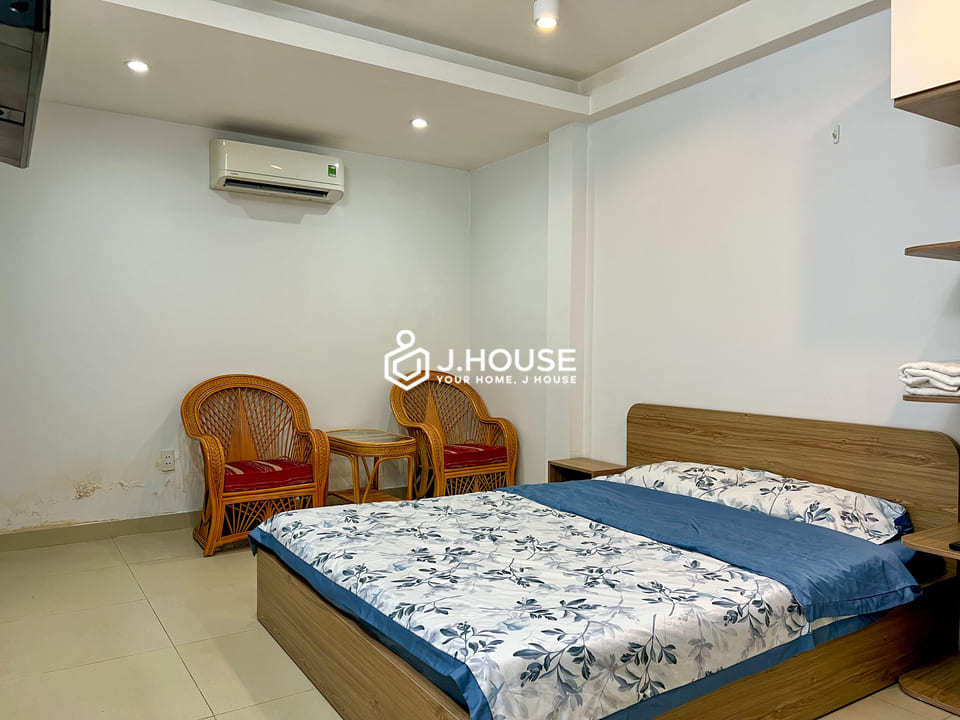 Affordable apartment for rent near park in District 1, HCMC