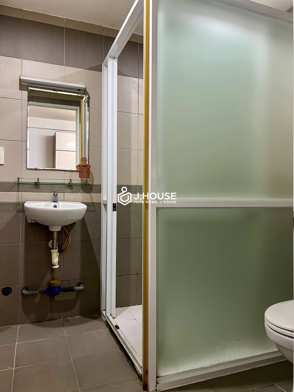 Affordable apartment for rent near park in District 1, HCMC
