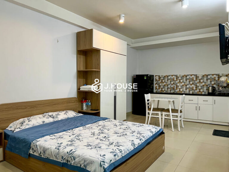 Affordable apartment for rent near park in District 1, HCMC