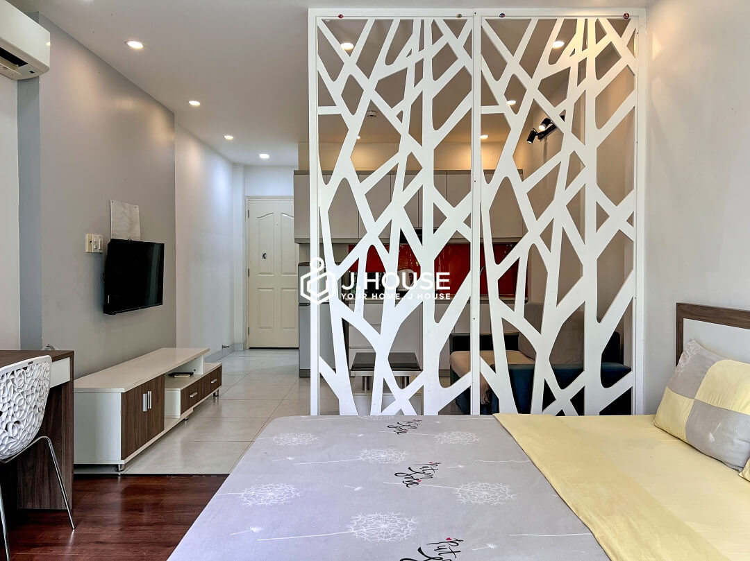 Apartment for rent with balcony at Phan Ngu Apartment, District 1, HCMC