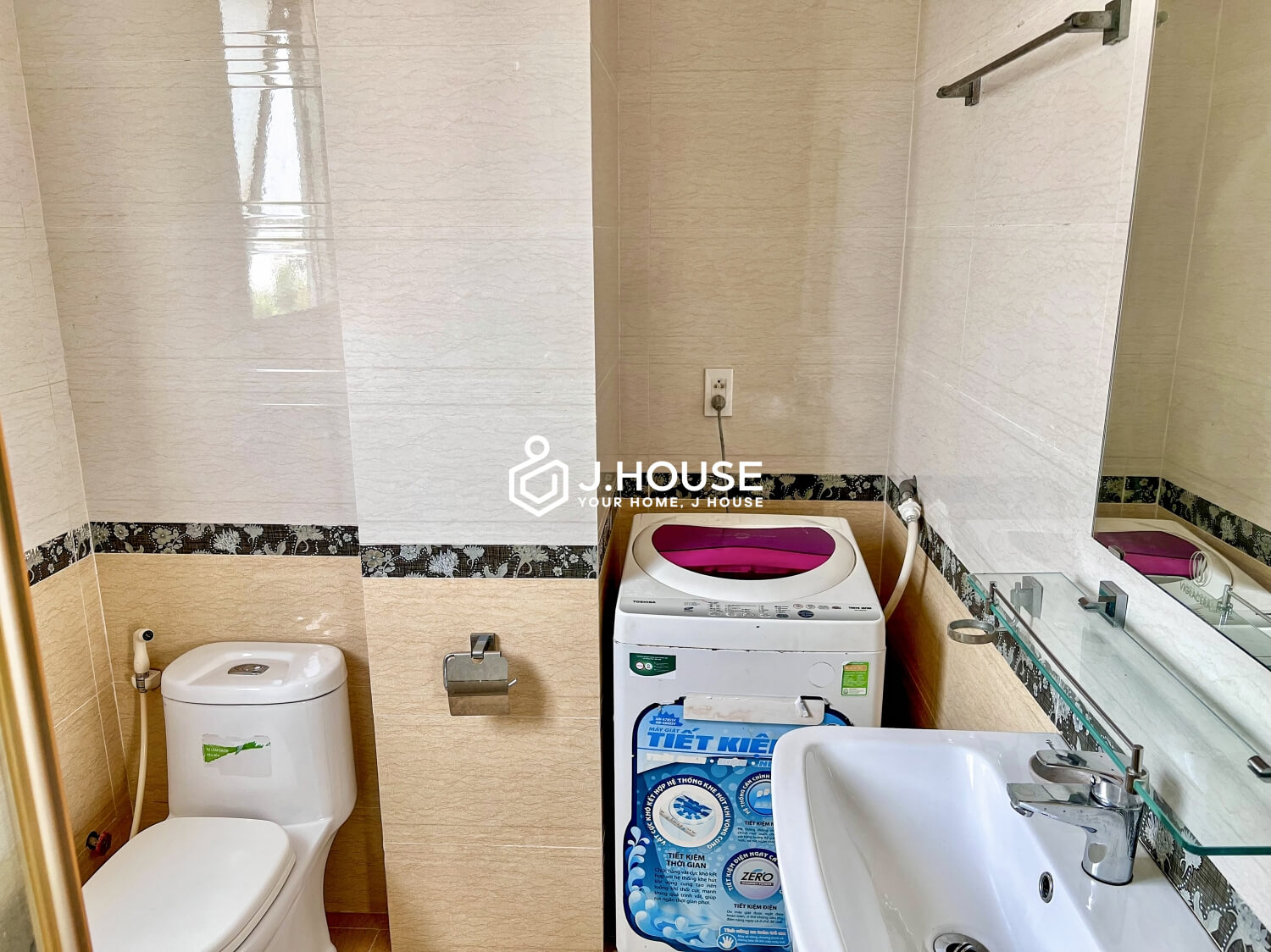 Bright studio apartment with pool and gym at Rosewood Apartment Thao Dien