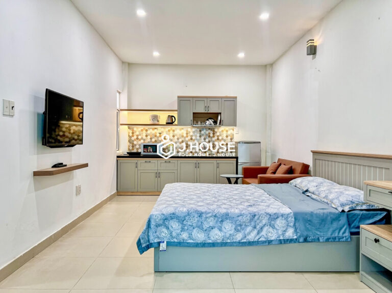 Fully furnished studio apartment for rent near the park in District 1, HCMC