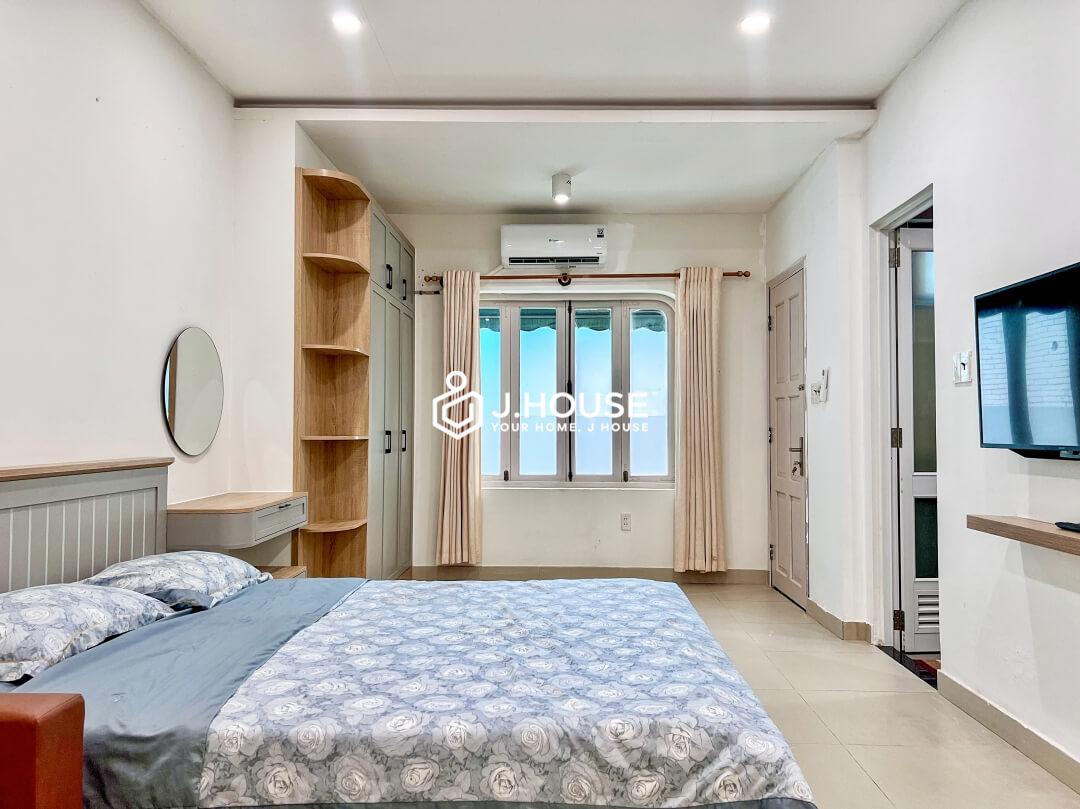 Fully furnished studio apartment for rent near the park in District 1, HCMC