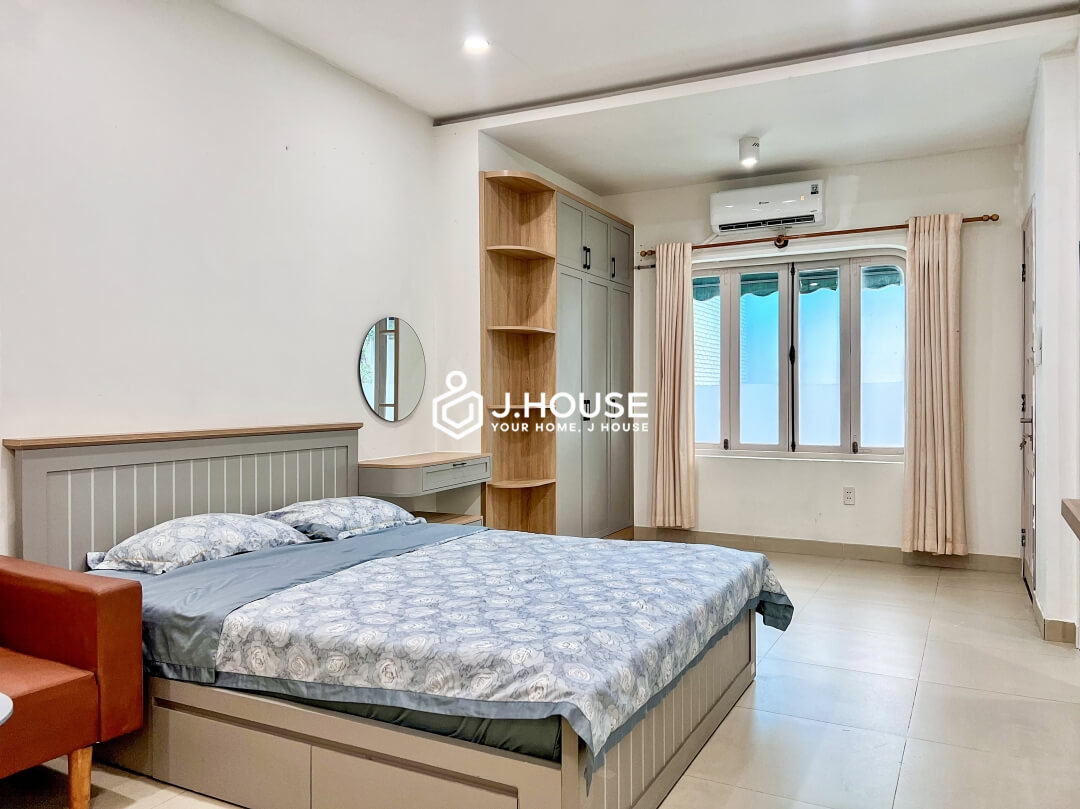 Fully furnished studio apartment for rent near the park in District 1, HCMC