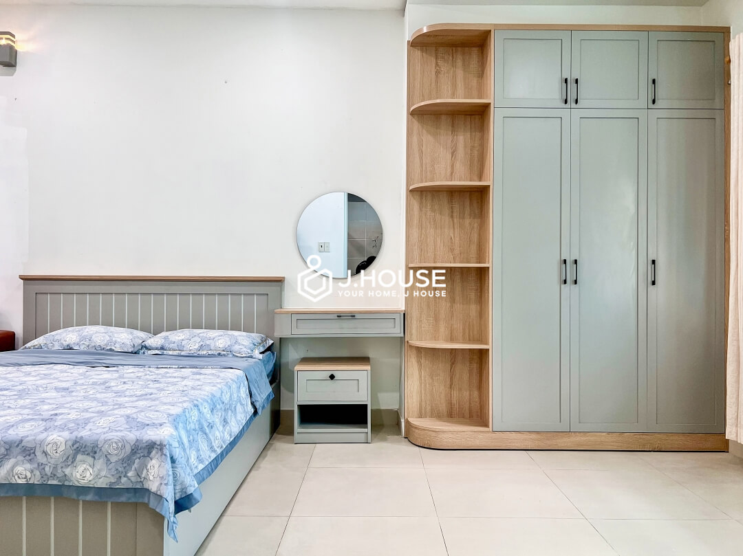 Fully furnished studio apartment for rent near the park in District 1, HCMC