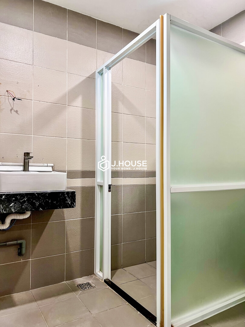 Fully furnished studio apartment for rent near the park in District 1, HCMC