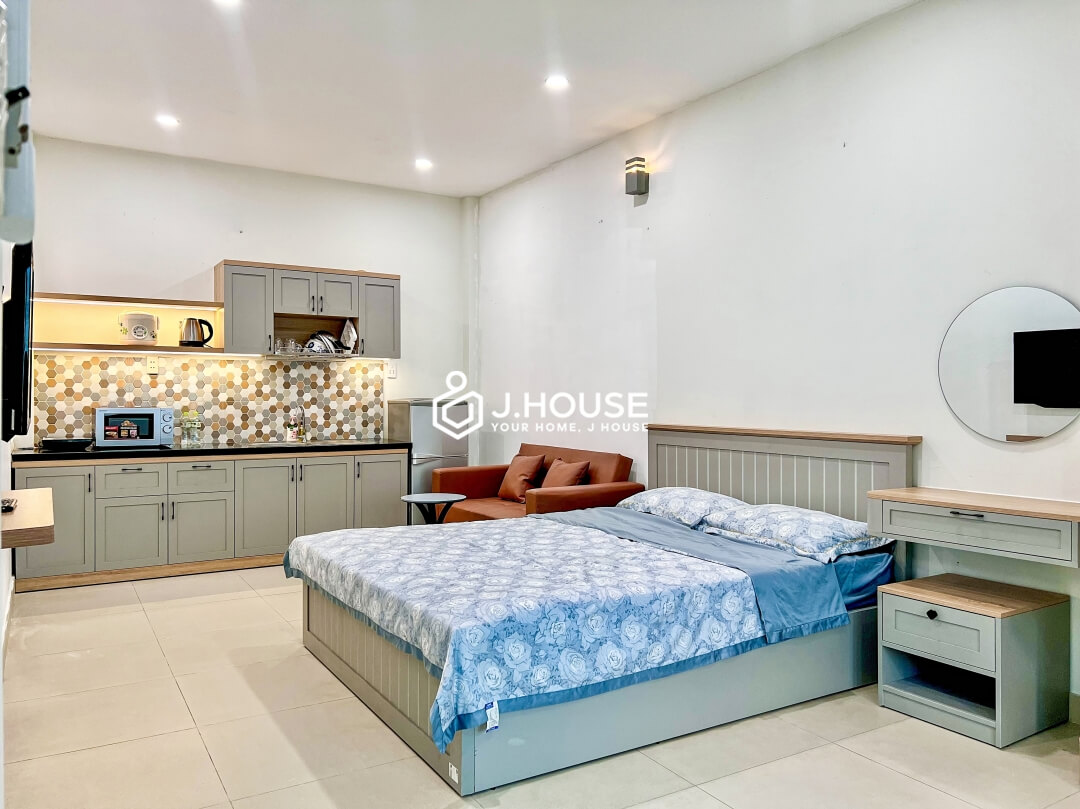 Fully furnished studio apartment for rent near the park in District 1, HCMC