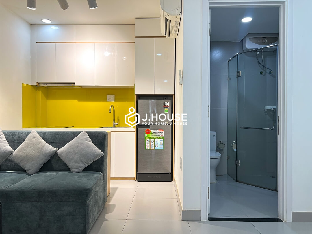 Modern 1 bedroom apartment for rent at Estar Apartment, District 3
