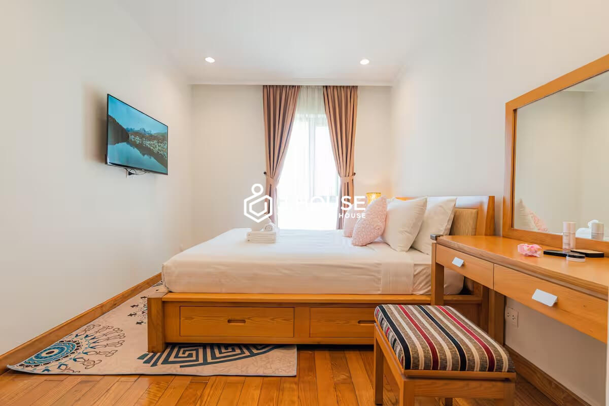 Modern 3 bedroom apartment with city view at Saigon Pavillon, District 3, HCMC