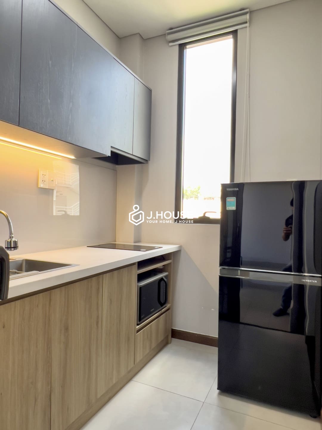 Modern studio apartment for rent with balcony at AV House, District 3, HCMC