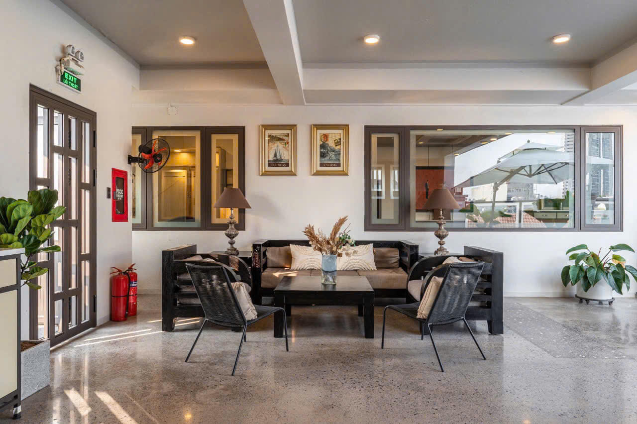 Raymond Holm, Thao Dien, District 2- Lobby