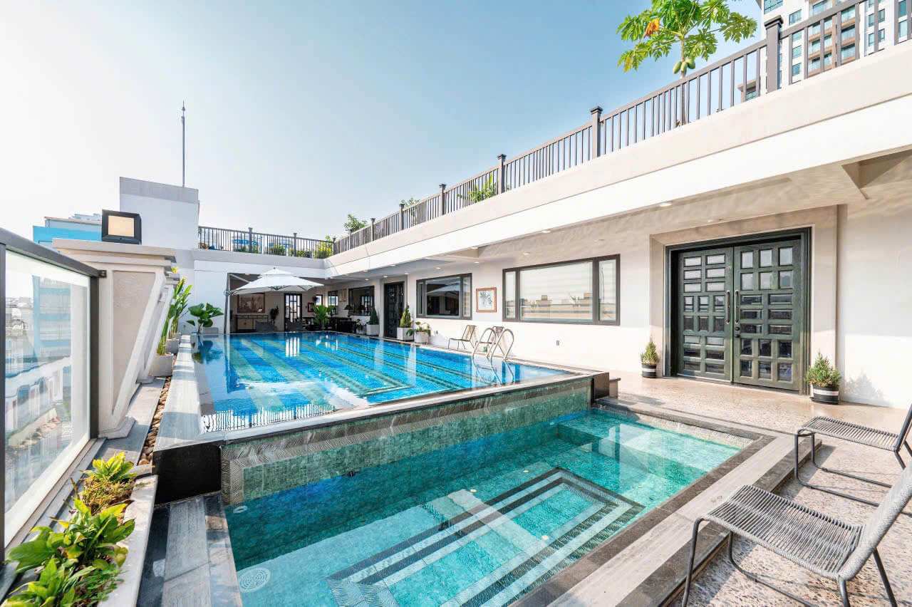 Raymond Holm, Thao Dien, District 2- Rooftop pool