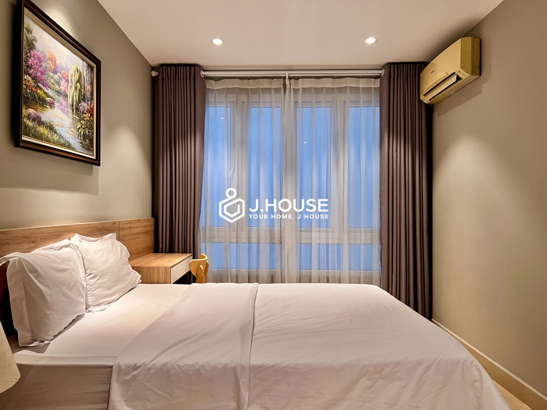 Rent a 1 br apartment on Nguyen Huu Canh Street, Binh Thanh District