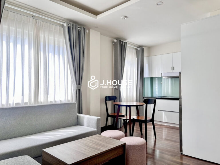 Rent spacious and bright 1 bedroom apartment in District 1, HCMC