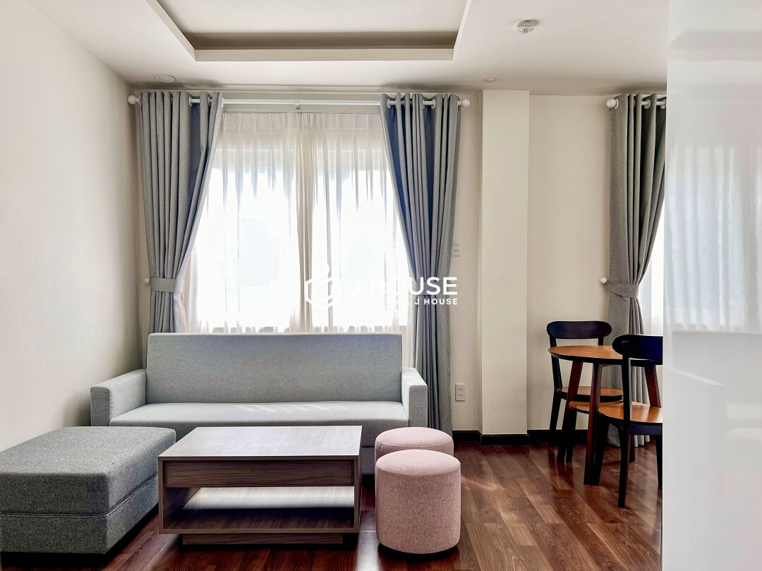 Rent spacious and bright 1 bedroom apartment in District 1, HCMC