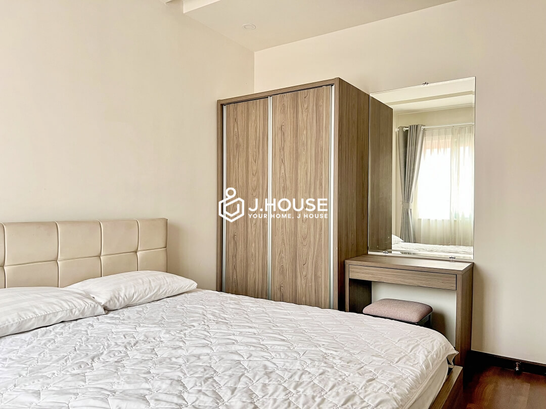 Rent spacious and cosy 1 bedroom apartment in District 1, HCMC