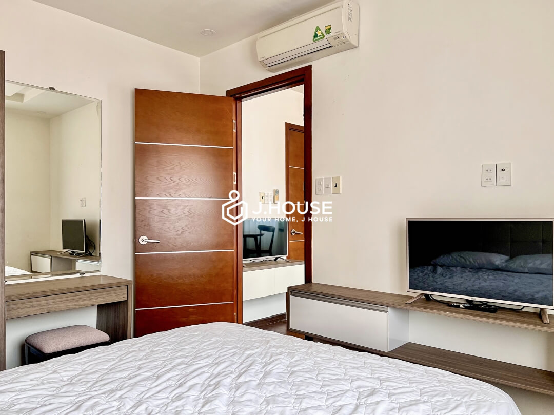 Rent spacious and cosy 1 bedroom apartment in District 1, HCMC