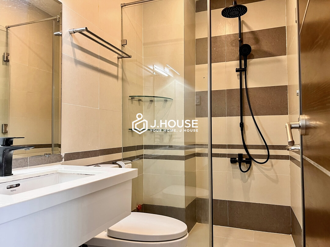Rent spacious and cosy 1 bedroom apartment in District 1, HCMC
