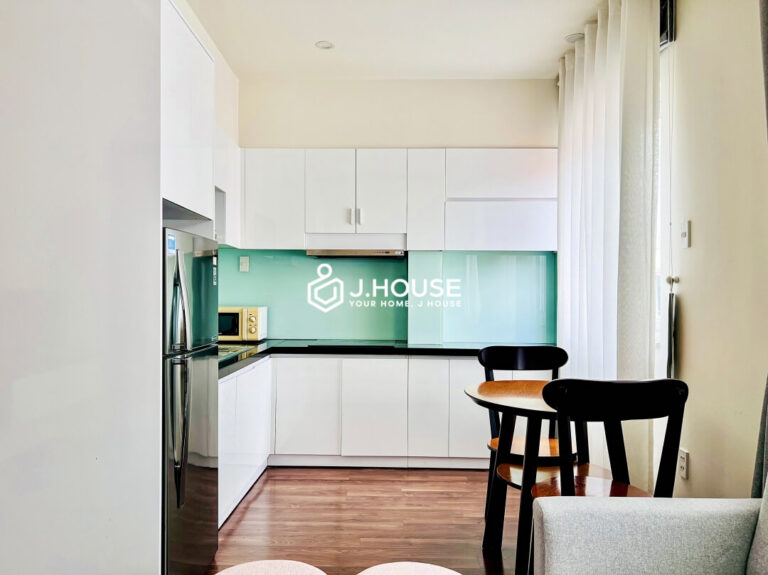 Rent spacious and cosy 1 bedroom apartment in District 1, HCMC
