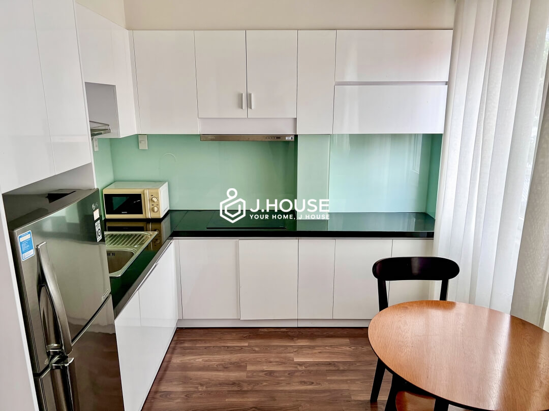 Rent spacious and cosy 1 bedroom apartment in District 1, HCMC