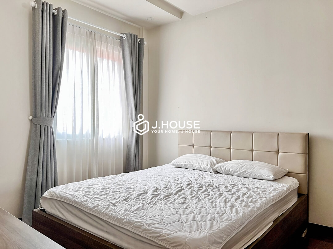 Rent spacious and cosy 1 bedroom apartment in District 1, HCMC
