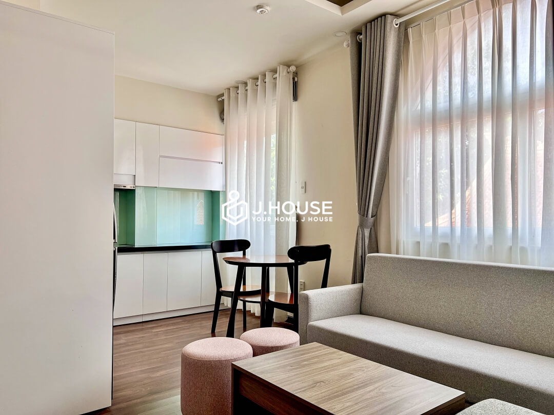 Rent spacious and cosy 1 bedroom apartment in District 1, HCMC