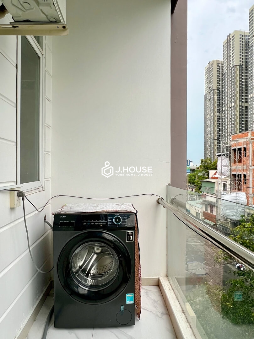 Spacious 1 BR apartment for rent on Nguyen Huu Canh Street, Binh Thanh District