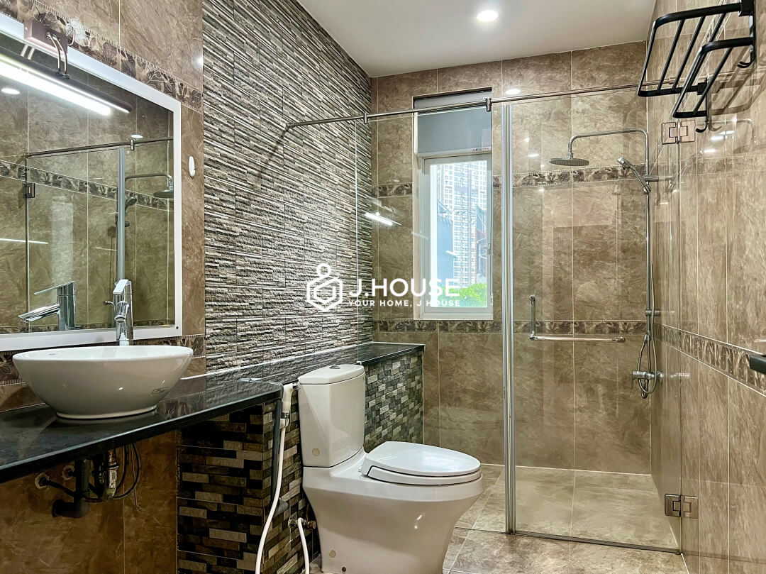 Spacious 1 BR apartment for rent on Nguyen Huu Canh Street, Binh Thanh District